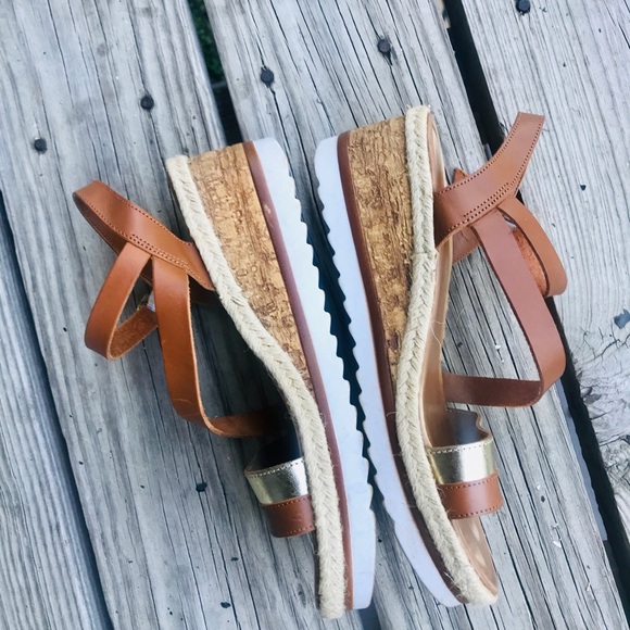 Coach and Four Women’s Brown & Gold Strap Sandals Size 7M - Picture 3 of 6